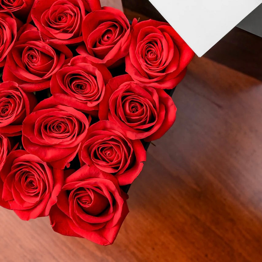 16 ROSES | DELUXE BLACK